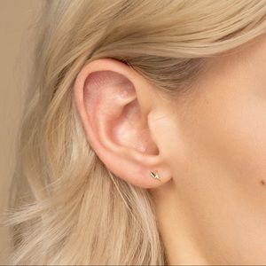 Mejuri Single Lightning Bolt Stud